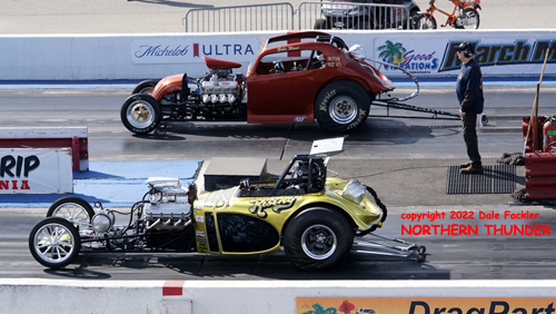 Jeff Brochheiser - '32 Bantam (near lane) vs Gabe Wood - '48 Fiat 
(far lane) NE-2